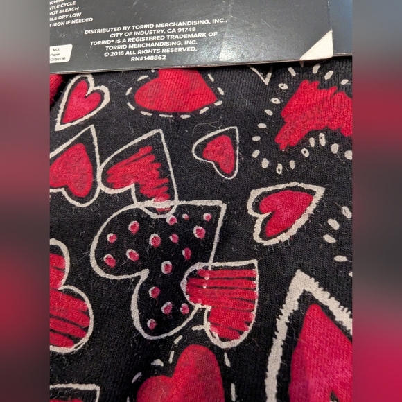 Torrid Full Length Premium Signa ture Leggings Black With Red Hearts 3x& 4x NWT - Picture 9 of 10
